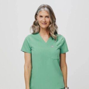 FIGS three pocket top surgical green size xs